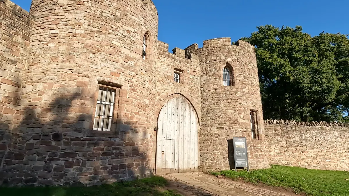 On the Bunbury to Beeston Castle route