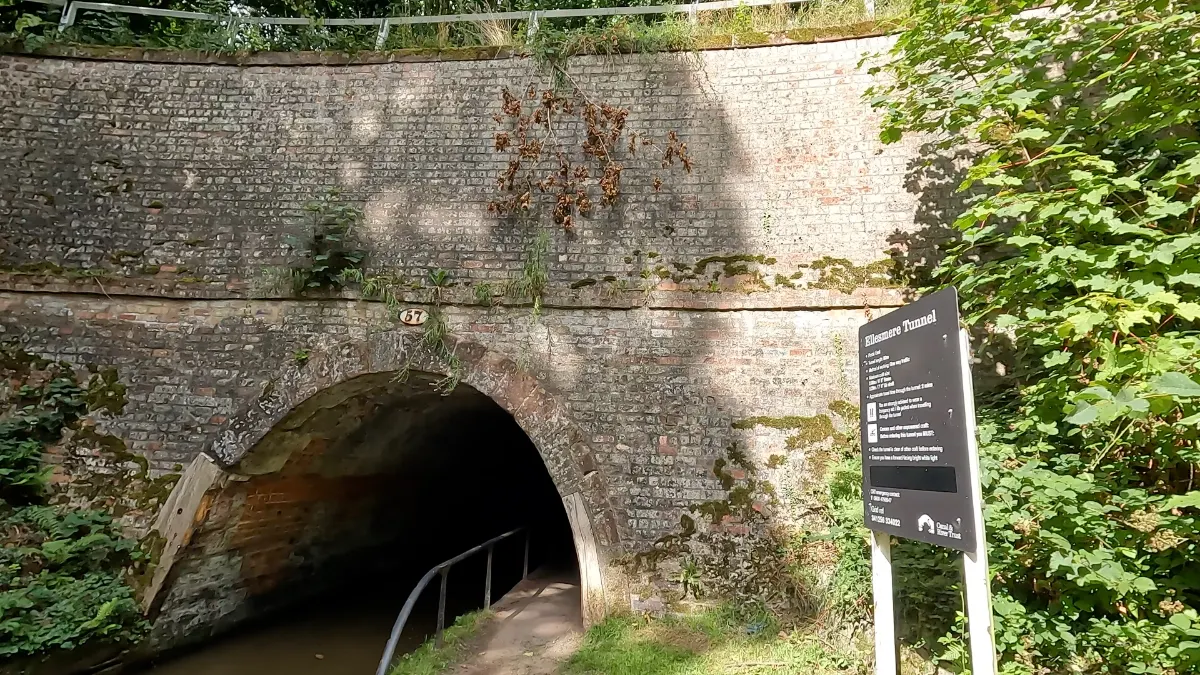 On the Colemere and Ellesmere route
